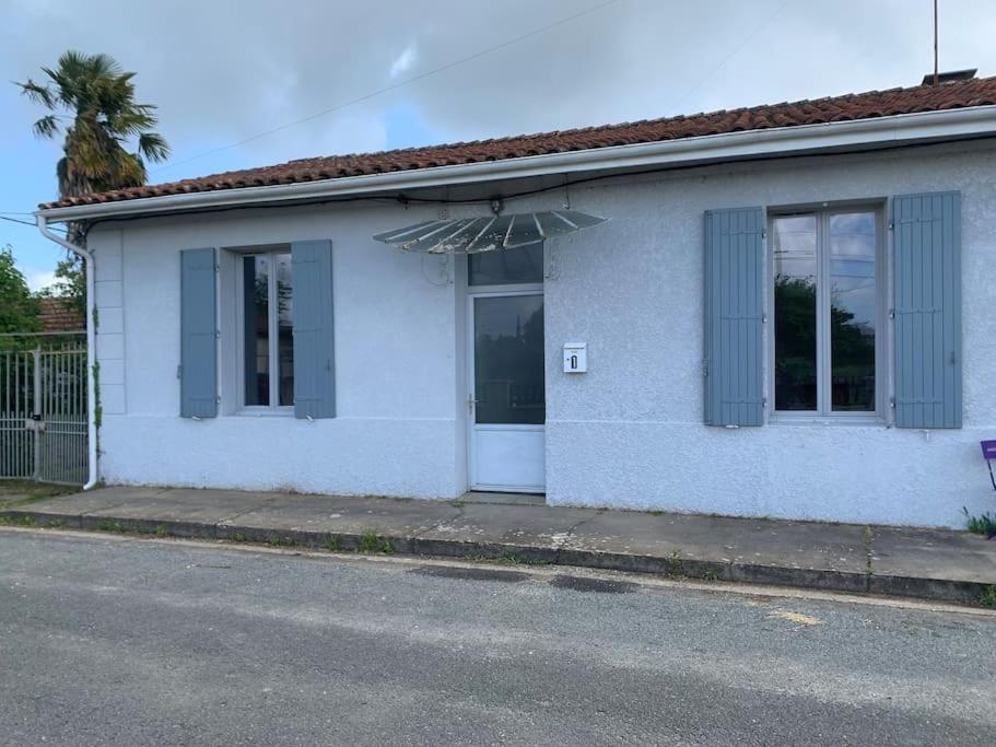 Apartamento Jolie Medocaine Avec Jardin Saint-Estèphe Exterior foto